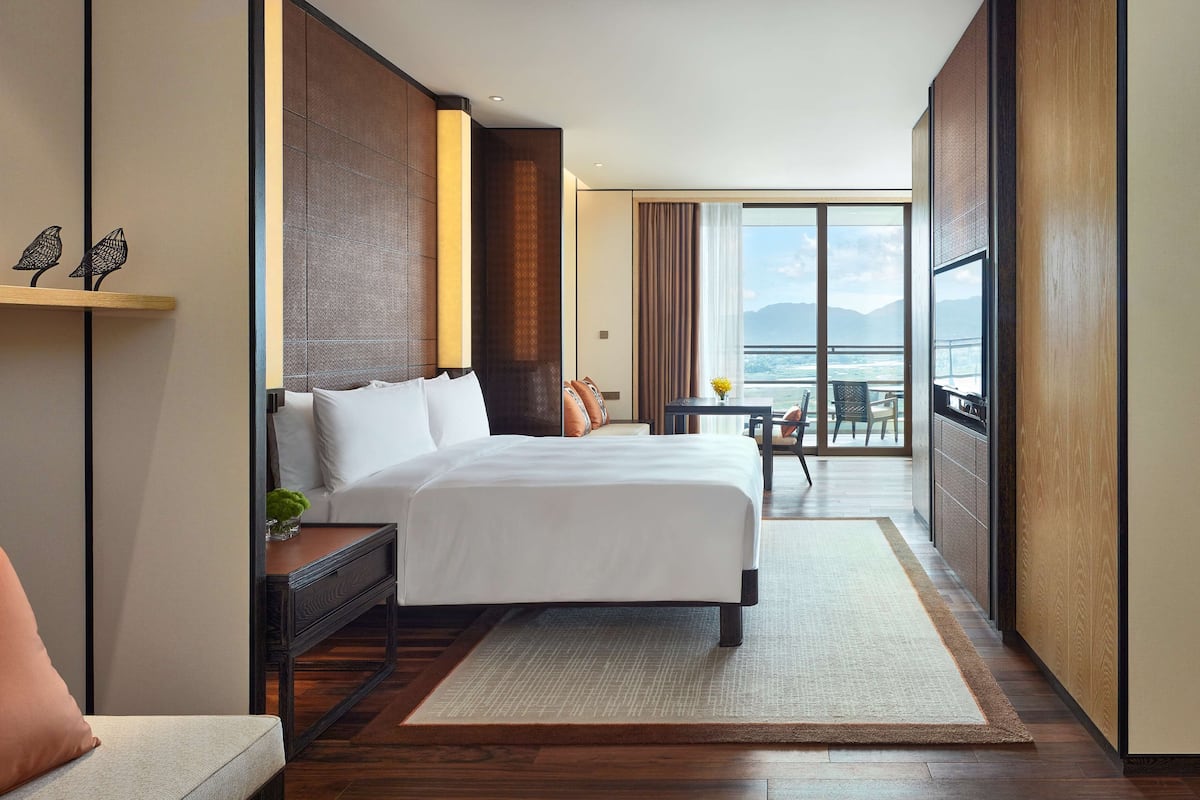 1 bedroom, egyptian cotton sheets, premium bedding, select comfort beds