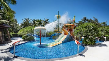 3 outdoor pools, pool umbrellas, pool loungers