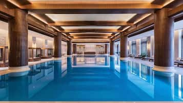 Indoor pool, pool loungers