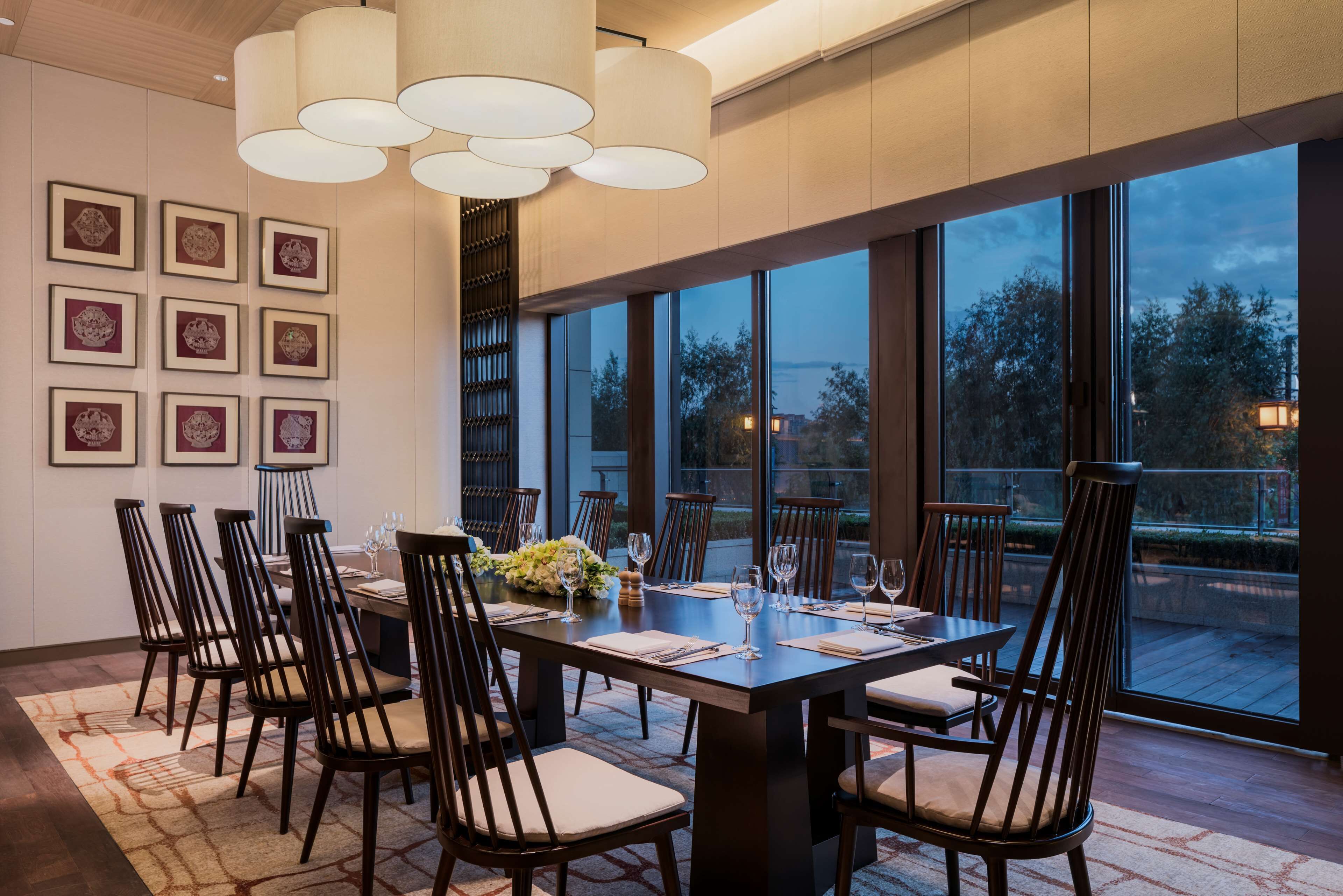 3 restaurants, breakfast, lunch, dinner served; international cuisine