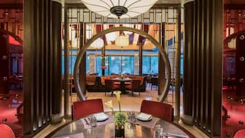 3 restaurants, breakfast, lunch, dinner served; international cuisine