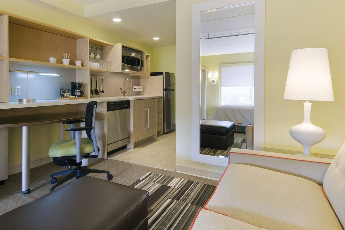 42-inch lcd tv with cable channels, tv