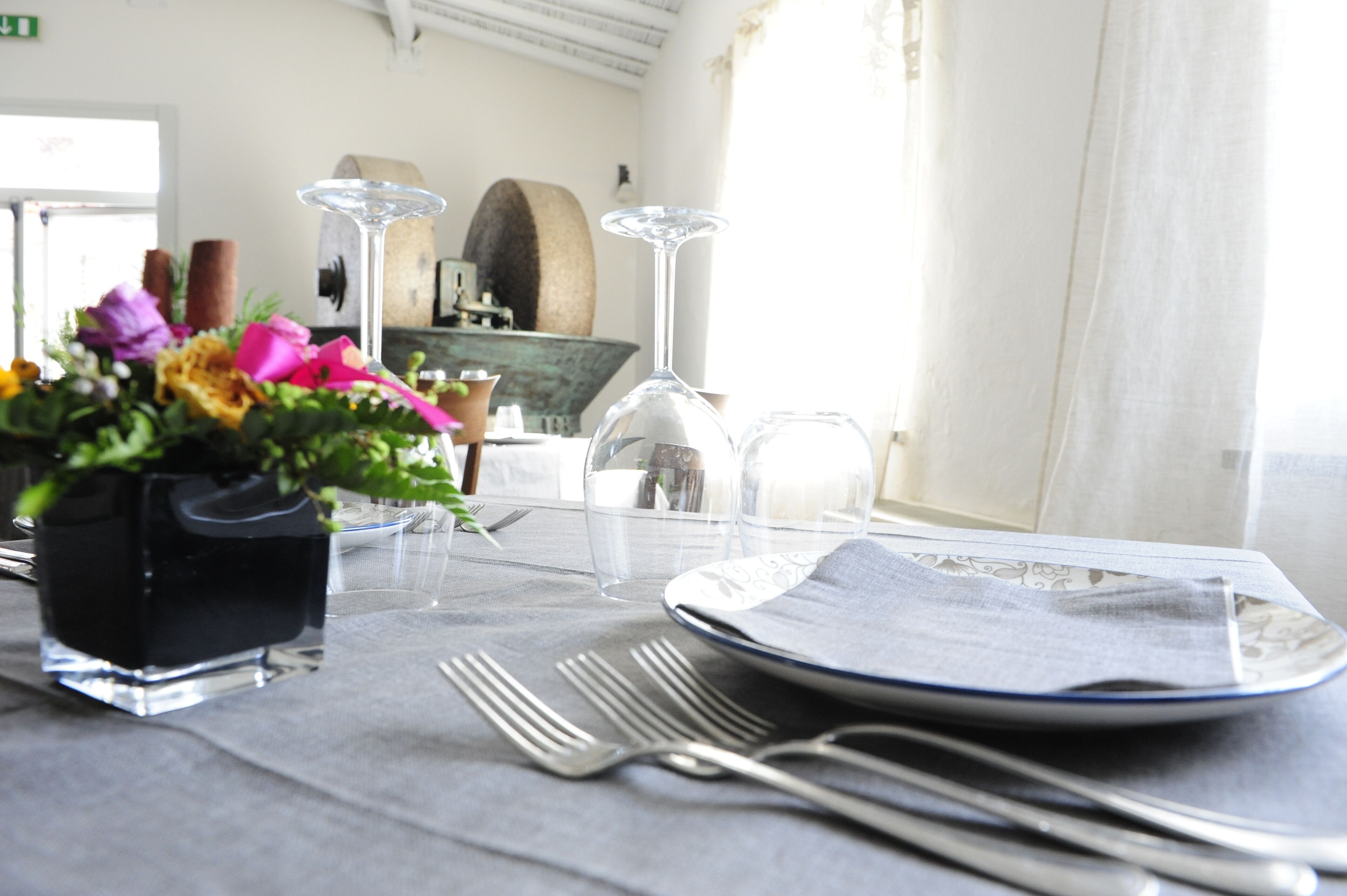 Aperto a colazione, pranzo e cena, cucina locale 