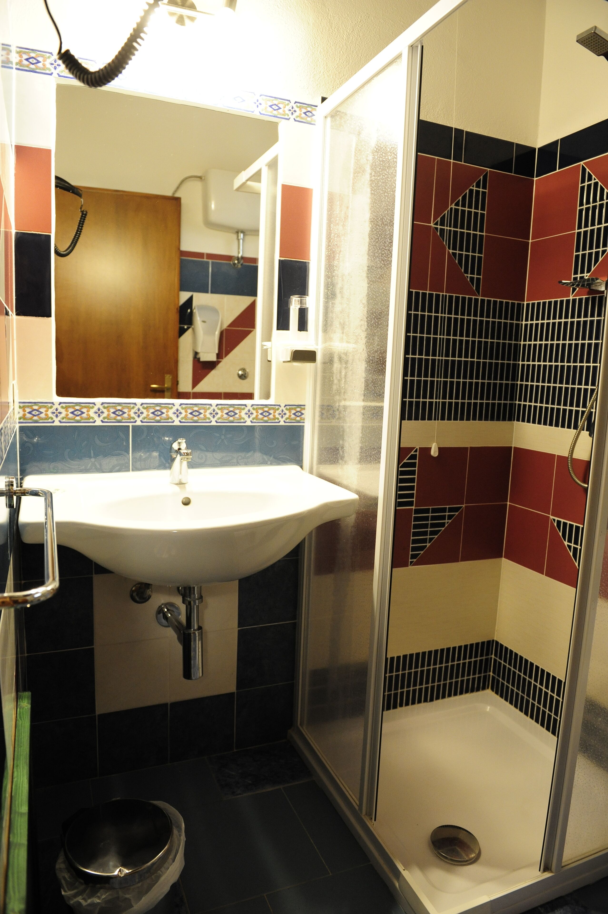 shower, free toiletries, hair dryer, bidet