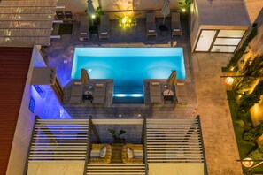 Seasonal outdoor pool, open 8:00 AM to 8:00 PM, pool umbrellas - Sea & City Apartments (Chania)