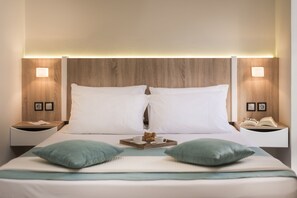 Eenvoudige studio, 1 tweepersoonsbed | Hypoallergeen beddengoed, een kluis op de kamer, geluiddichte muren