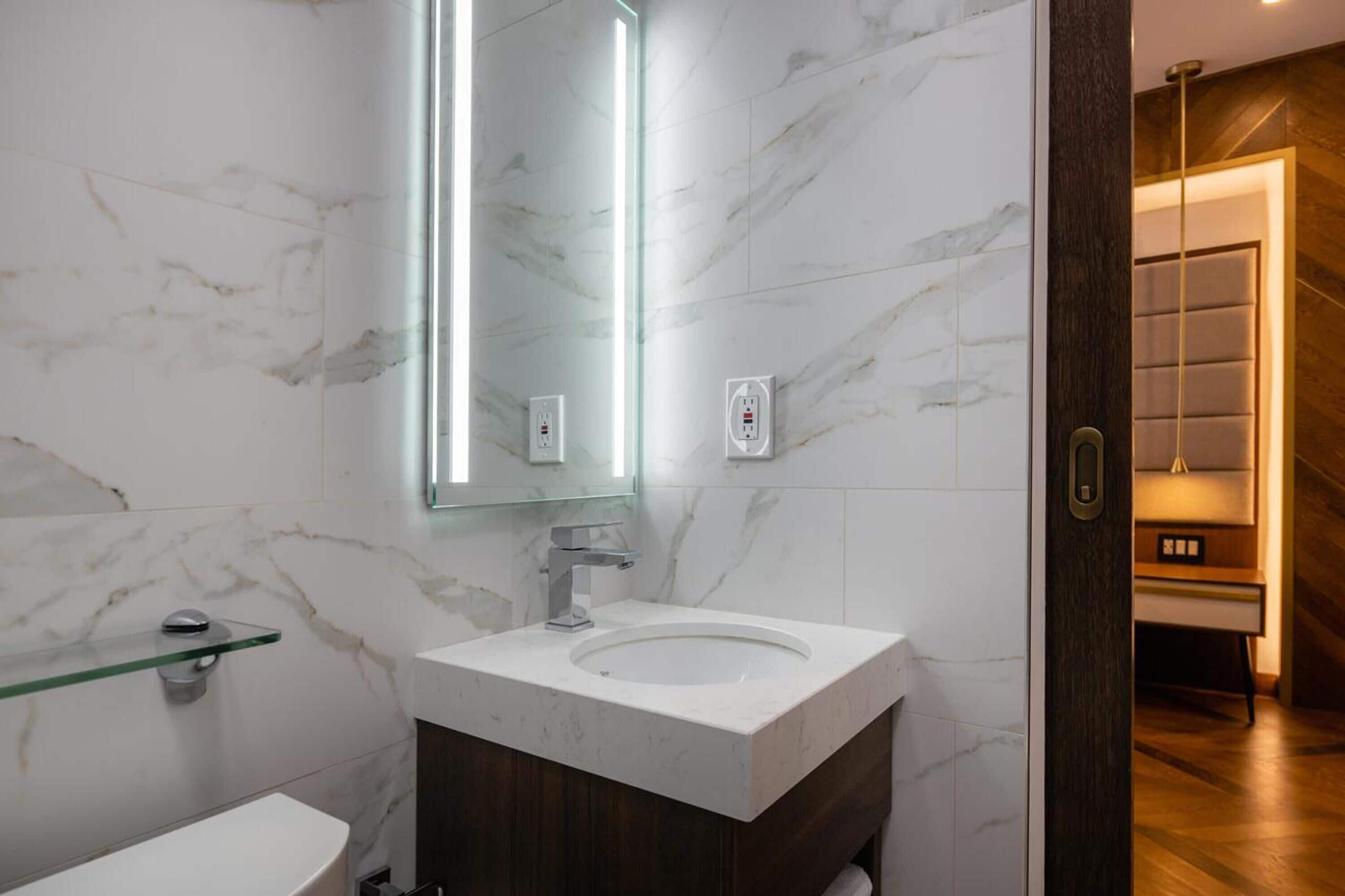 combined shower/bathtub, free toiletries, hair dryer, towels