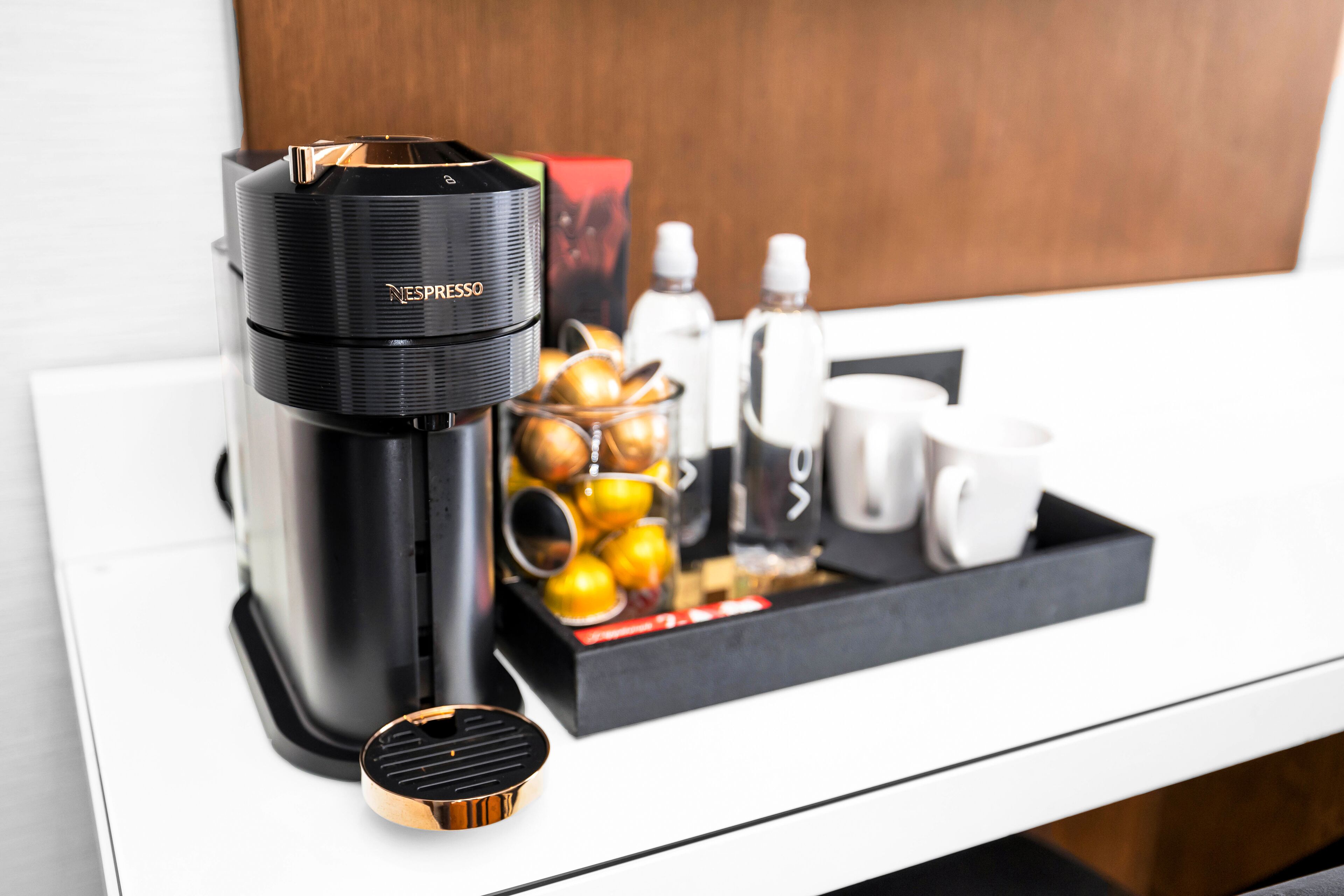 suite, 1 king bed with sofa bed | room amenity