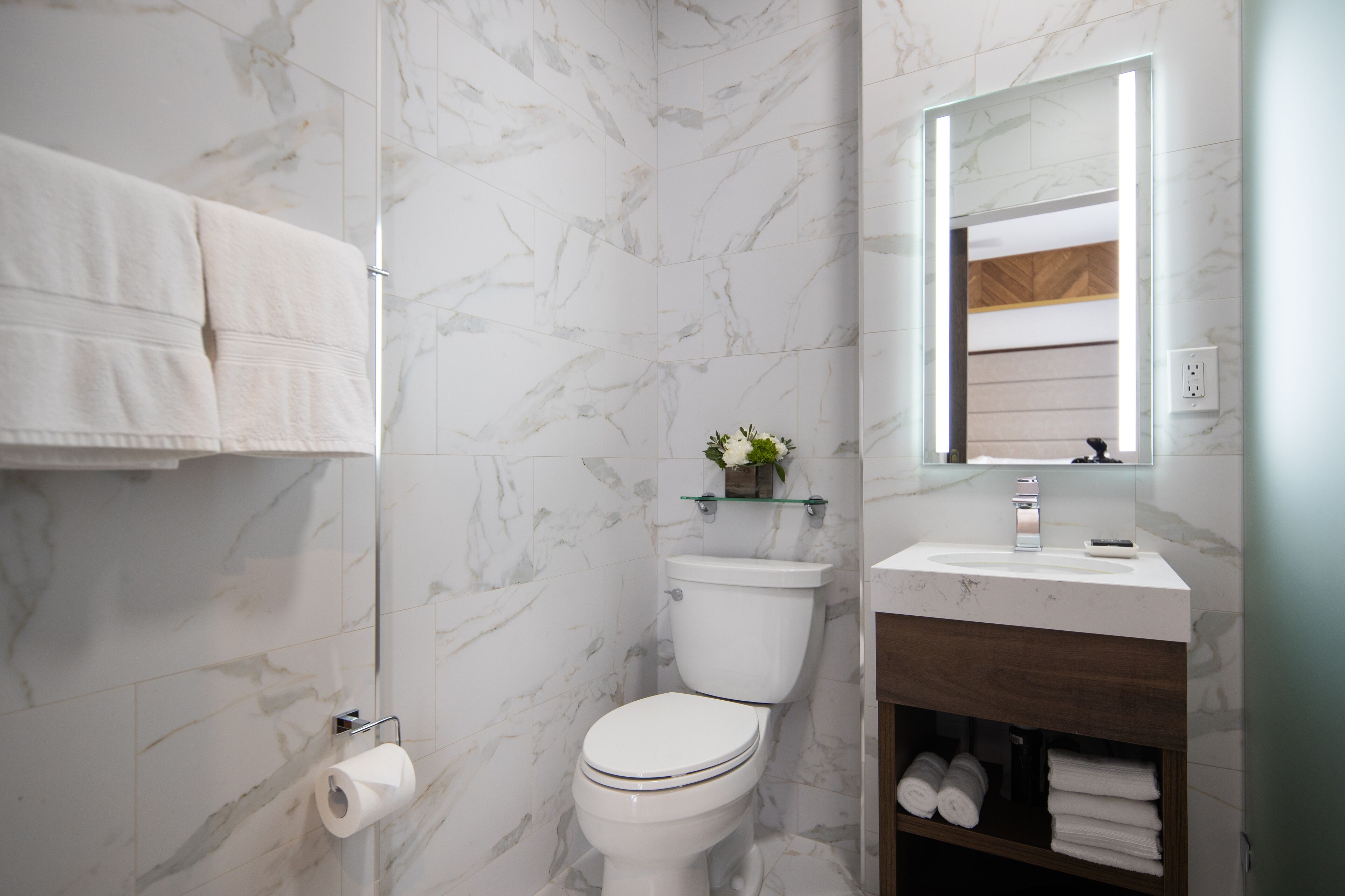 standard room, 2 double beds | bathroom | combined shower/bathtub, free toiletries, hair dryer, towels