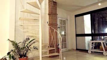 Studio | Wohnbereich | Flachbildfernseher