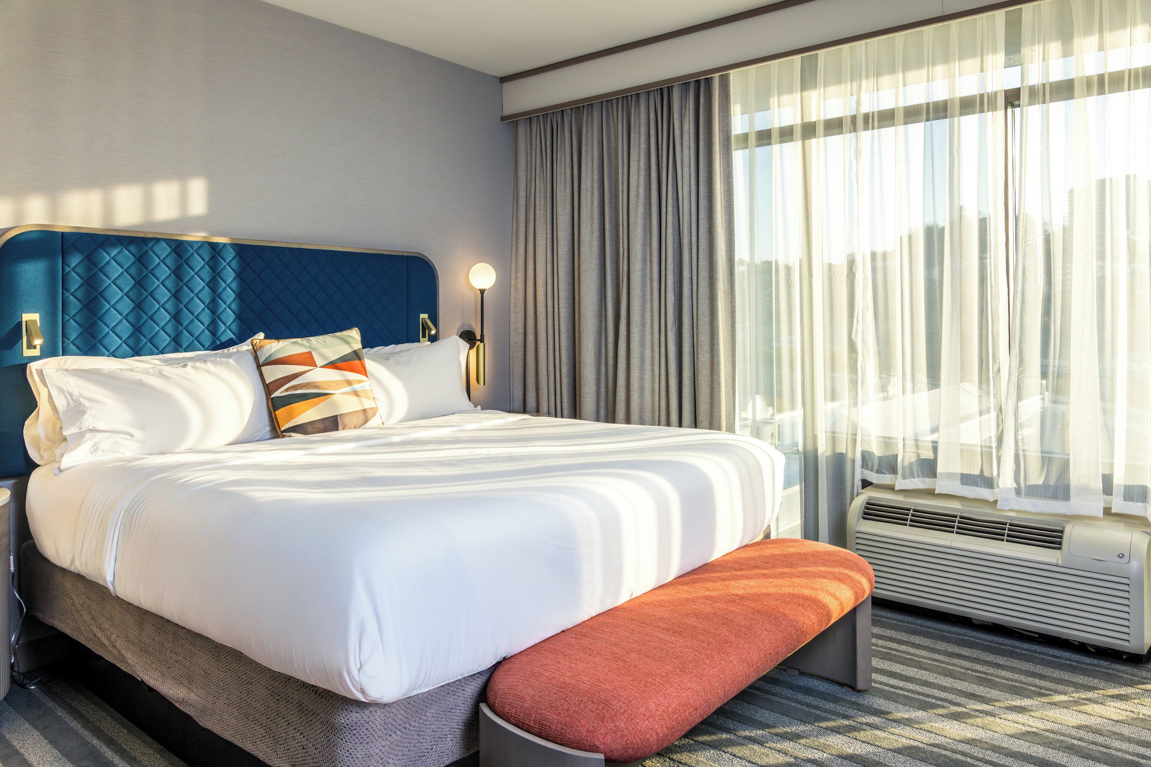 Caja de seguridad en la habitación y escritorio 