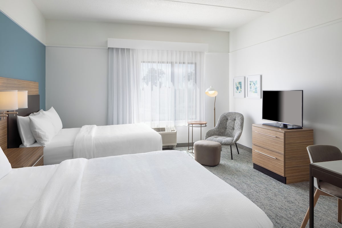 Studio, 2 Queen Beds | Premium bedding, desk, laptop workspace, blackout drapes