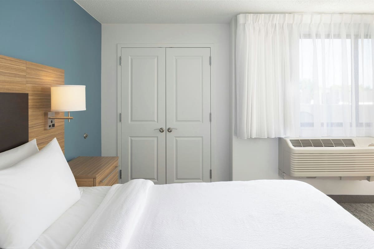 Suite, 1 très grand lit et 1 canapé-lit