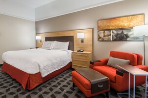 Studio Suite, 1 King Bed | Premium bedding, desk, laptop workspace, blackout drapes