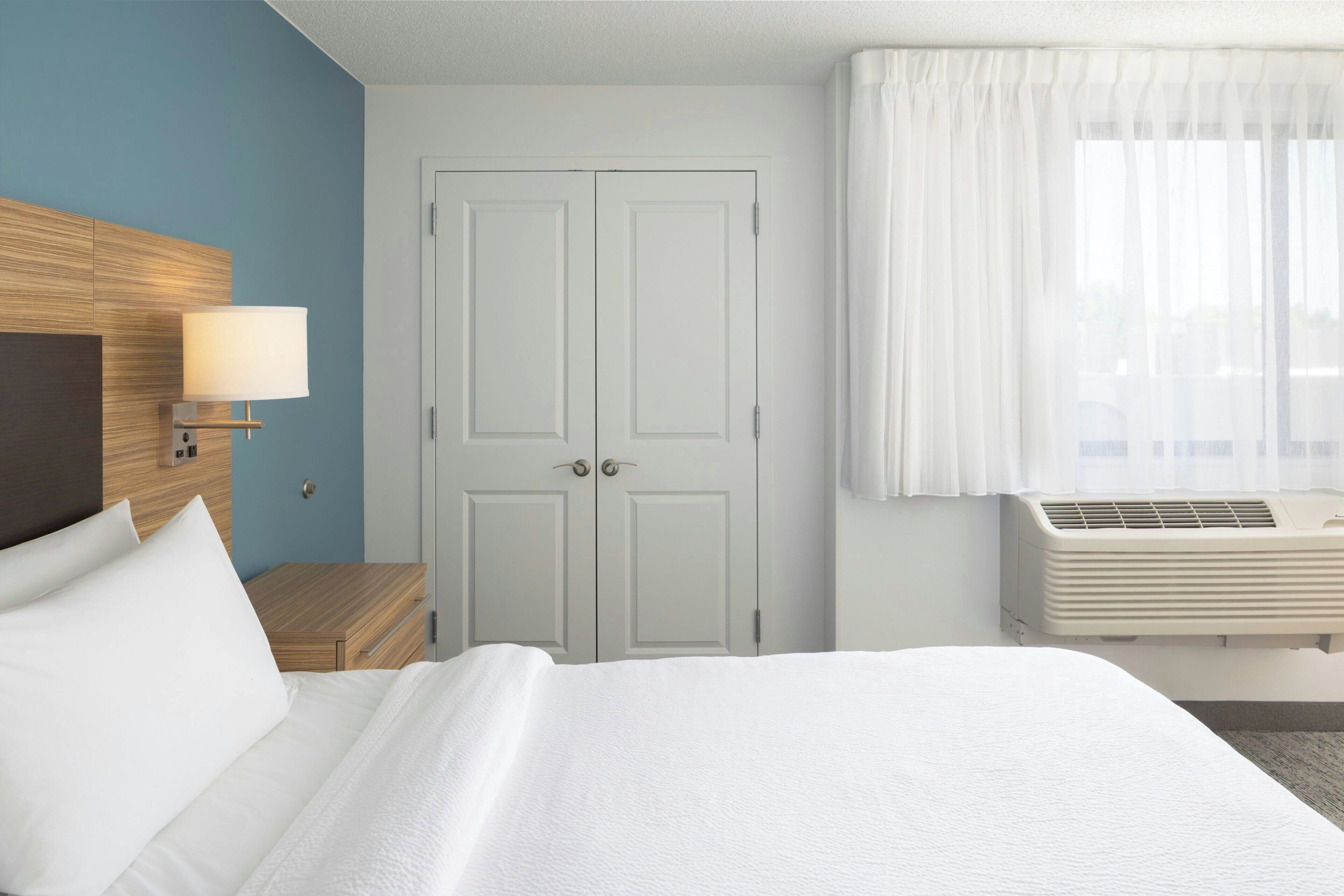 Suite, 1 kingsize bed met slaapbank | Luxe beddengoed, een bureau, een laptopwerkplek
