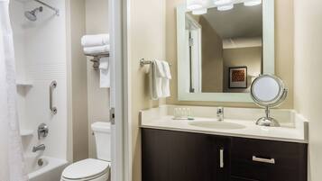 2 Bedroom Suite | Bathroom | Free toiletries, hair dryer, towels