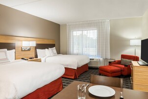 Ropa de cama de alta calidad, muebles diferentes y escritorio 