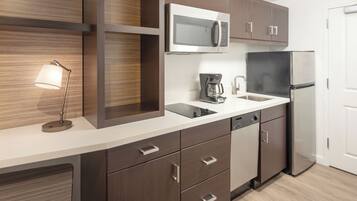Studio, 1 King Bed with Sofa bed | Private kitchen | Coffee/tea maker