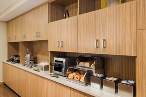 Café da manhã continental grátis