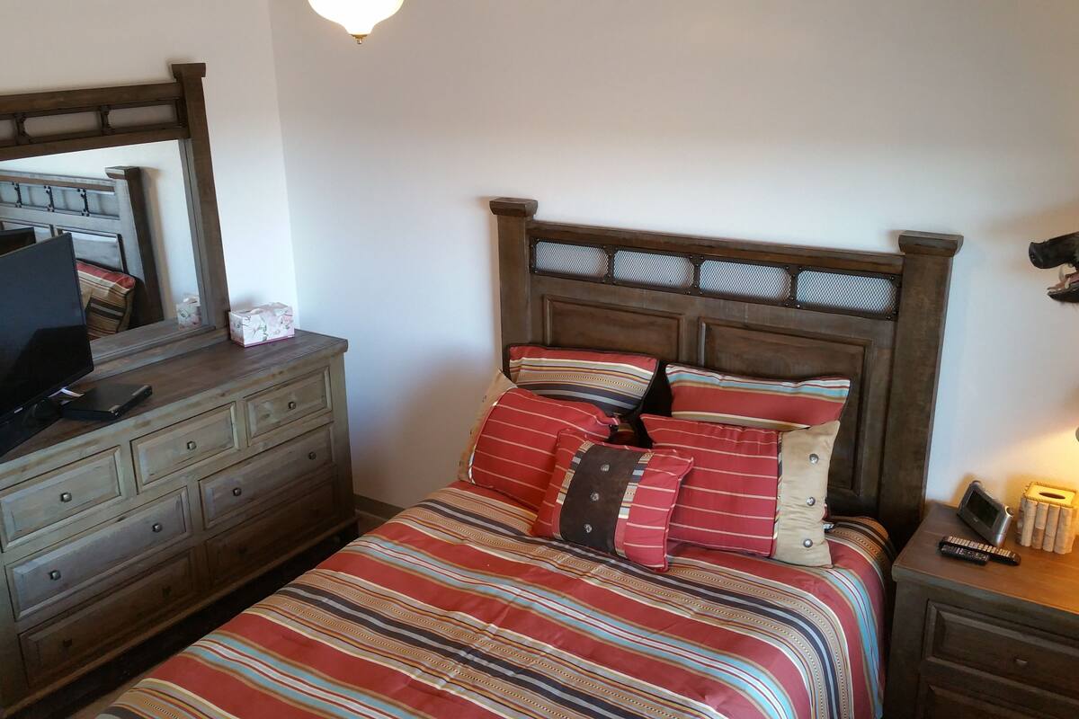 Doppel- oder Zweibettzimmer, 2 Einzelbetten, Gemeinschaftsbad | Hochwertige Bettwaren, WLAN