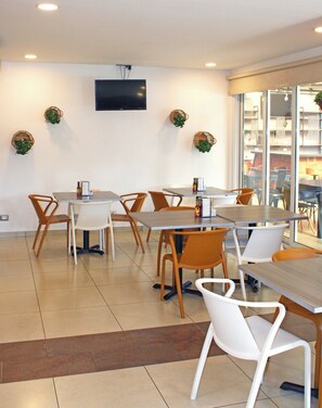 Ferdiglaget frokost er inkludert hver dag