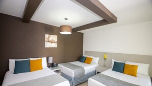 A hotel room with two beds, a nightstand, a lamp, a painting, and a ceiling light. - Terra Bella Hotel Boutique (San Salvador)