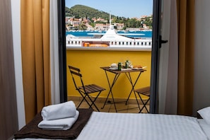 In-room safe, free WiFi, bed sheets