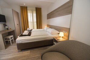 Family Suite | In-room safe, free WiFi, bed sheets - Hostel Sol (Dubrovnik)