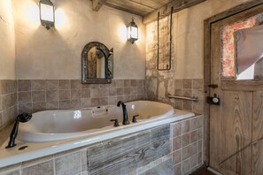 Cabin, 2 Bedrooms (Maria's suite) | Bathroom