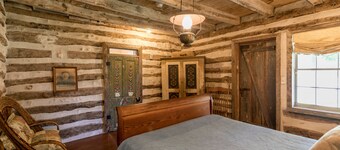 Austin Street Retreat- Maria's