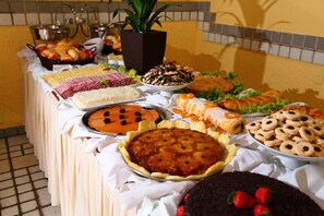 Free daily buffet breakfast