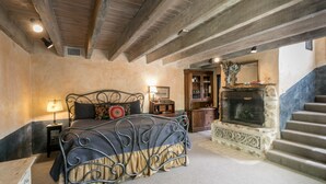 Suite, 1 King Bed (El Jefe's Casa) | Premium bedding, free WiFi - Austin Street Retreat - El Jefe's (Fredericksburg)