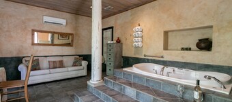 Austin Street Retreat - El Jefe's