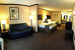 标准套房, 多张床 | 办公桌、熨斗/熨衣板、免费 WiFi、床单