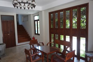 Lobby sitting area - Sri Chiangkhan Hotel (Chiang Khan)