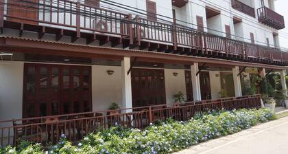 Sri Chiangkhan Hotel