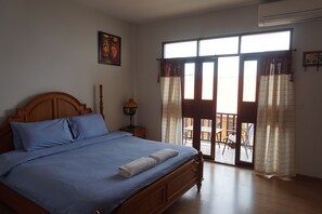 Suite with Balcony | Desk, rollaway beds, free WiFi - Sri Chiangkhan Hotel (Chiang Khan)