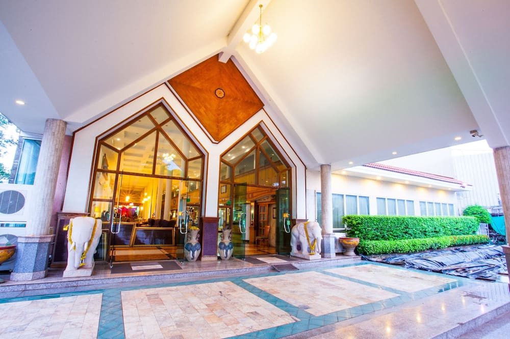 NH Elegant Hotel