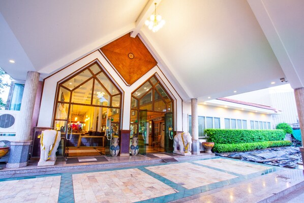 Property entrance - NH Elegant Hotel (Sakon Nakhon)
