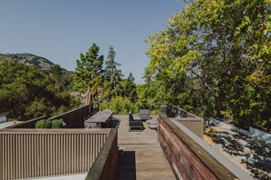 Luksus-loftsrom, 3 soverom, tilgjengelighetstilpasset, fjellutsikt (Voyager) | Terrasse/patio