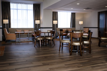 Free daily buffet breakfast . Hampton Inn & Suites by Hilton Truro