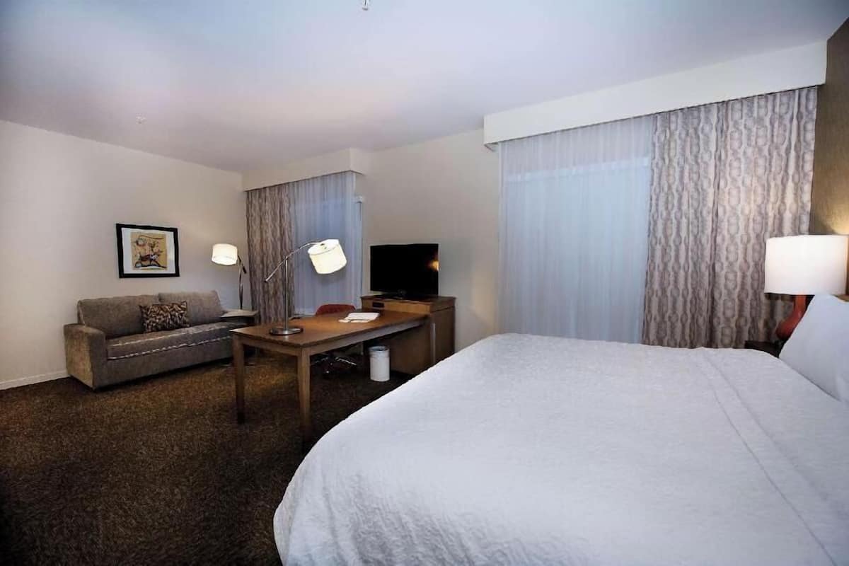 In-room safe, free WiFi, bed sheets