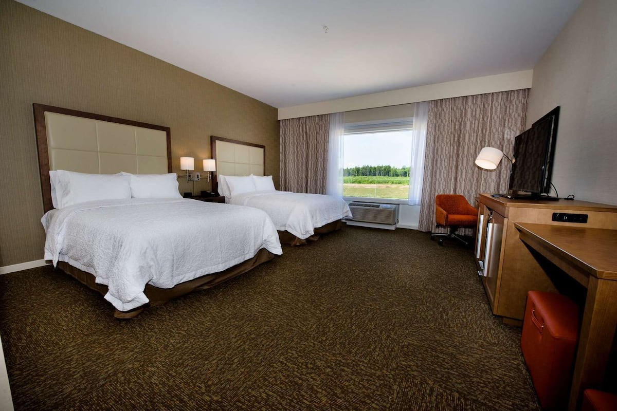 In-room safe, WiFi (free), bed sheets