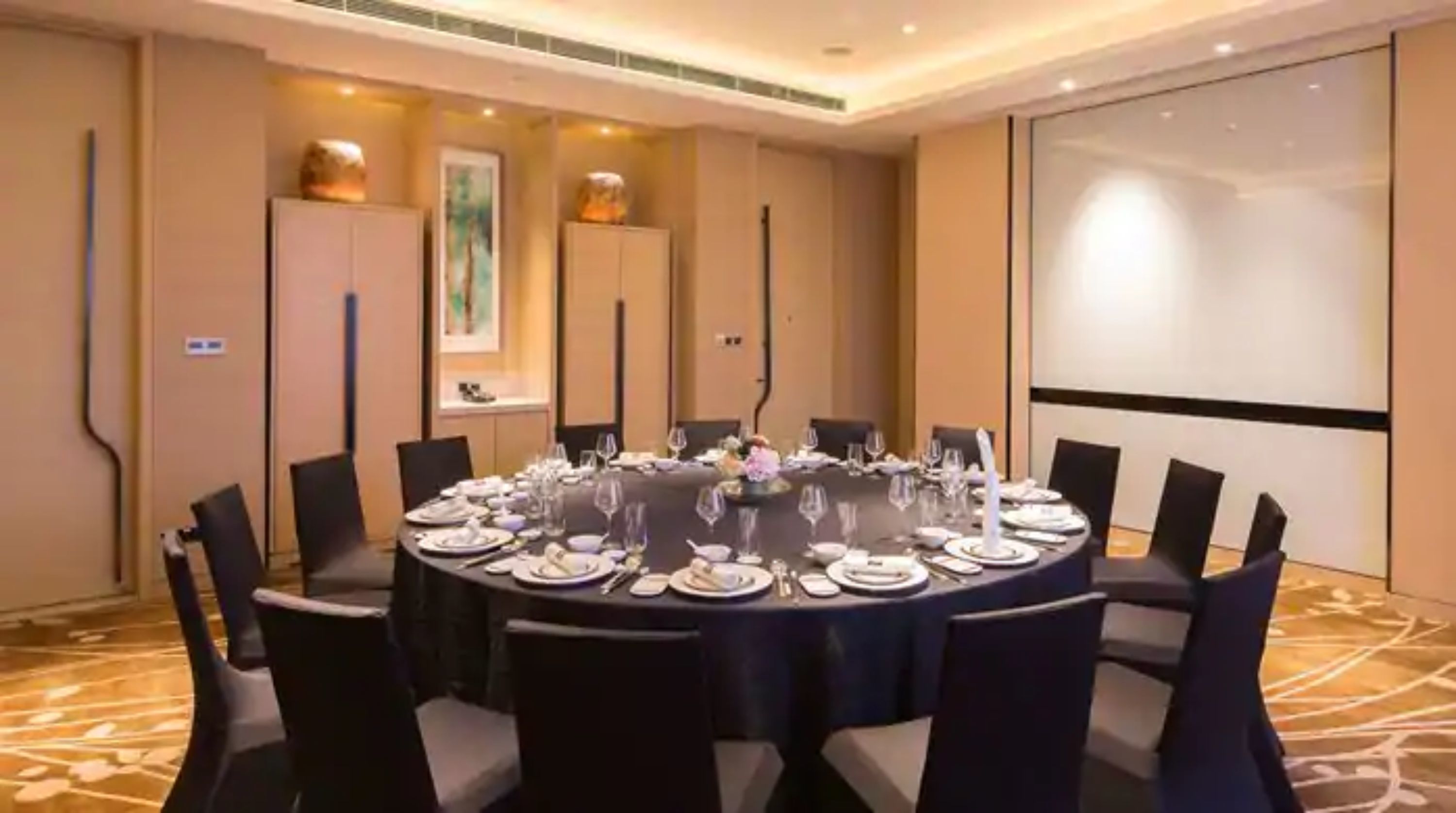 lunch and dinner served