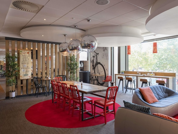 Daily to-go breakfast (GBP 13.5 per person)