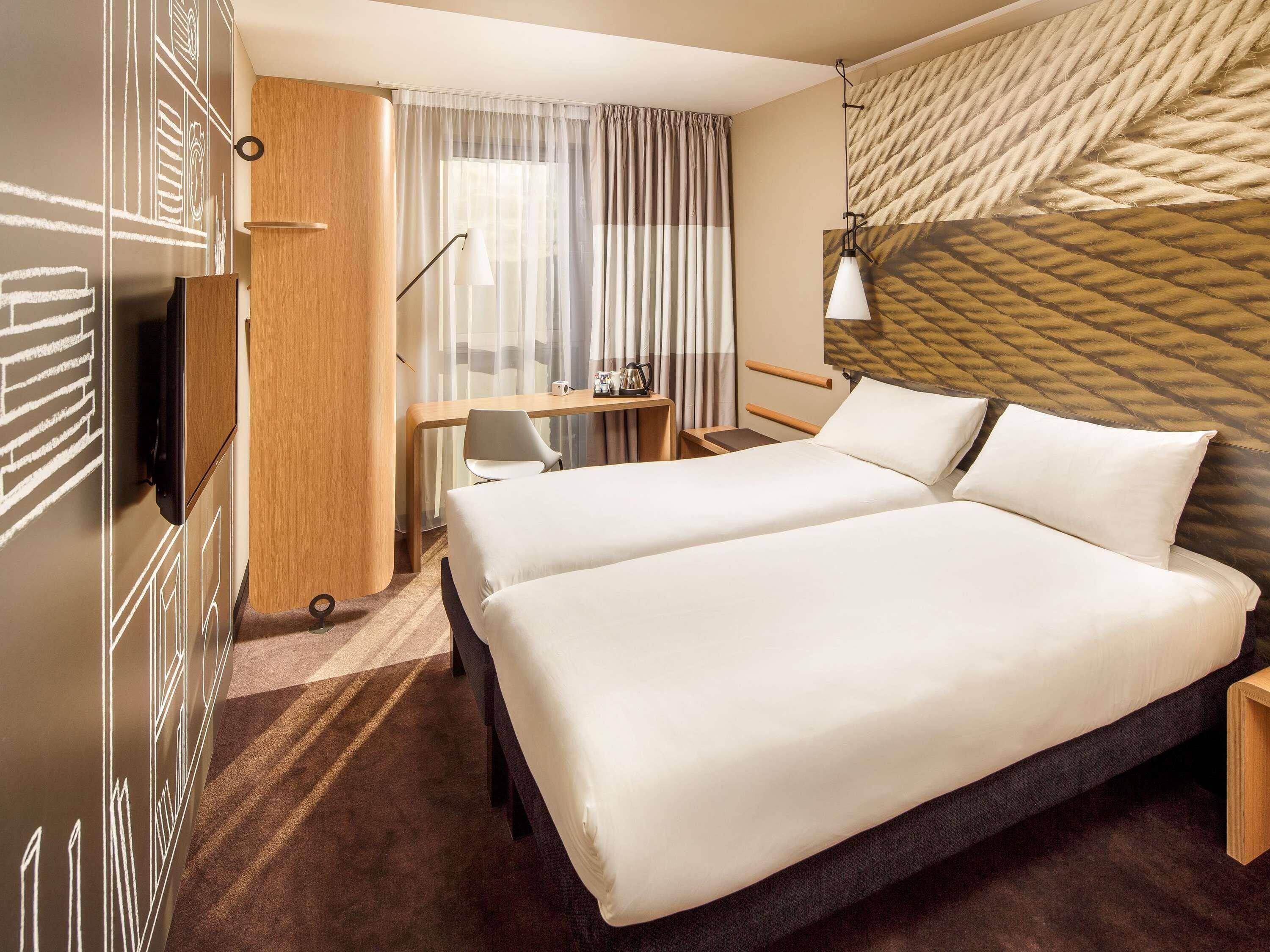 Room, 2 Twin Beds, Accessible | Hypo-allergenic bedding, desk, blackout drapes, soundproofing