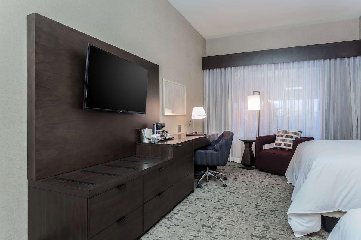 Premium bedding, in-room safe, desk, blackout drapes