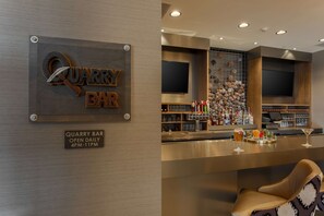 Bar (on property) - DoubleTree by Hilton Evansville (Evansville)