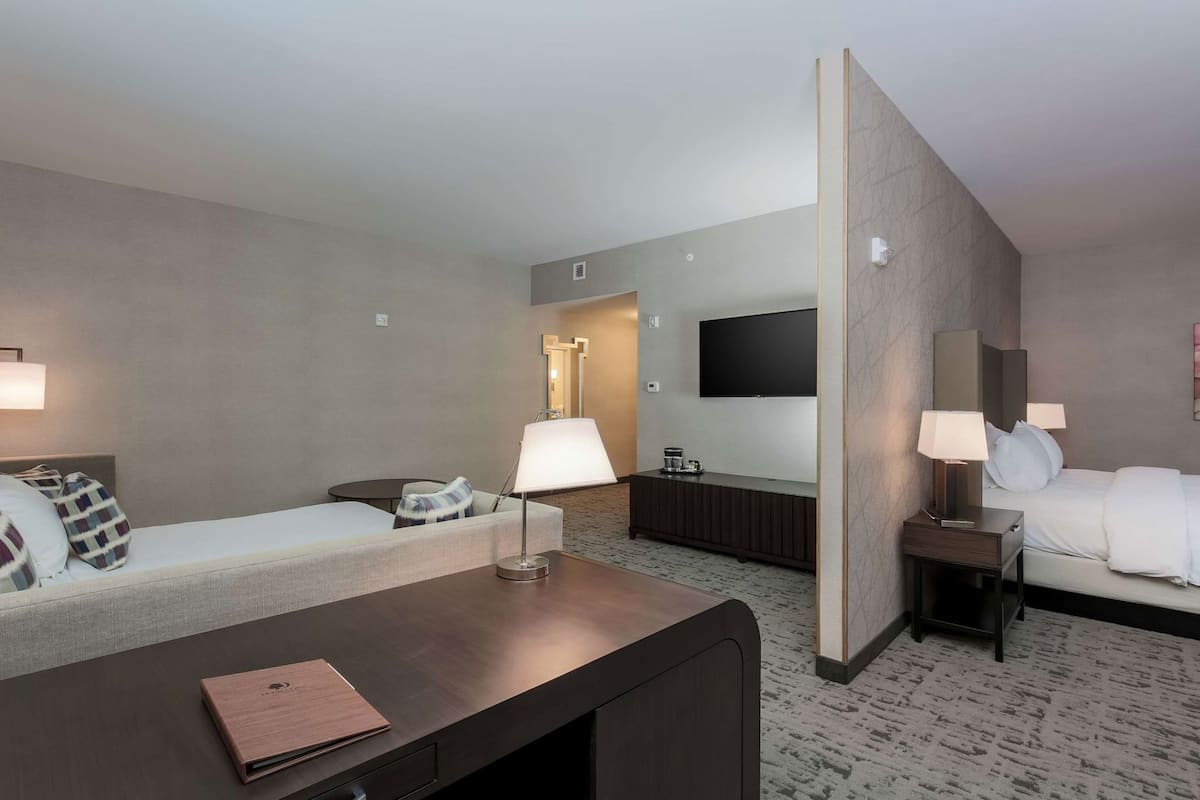 Premium bedding, in-room safe, desk, blackout drapes