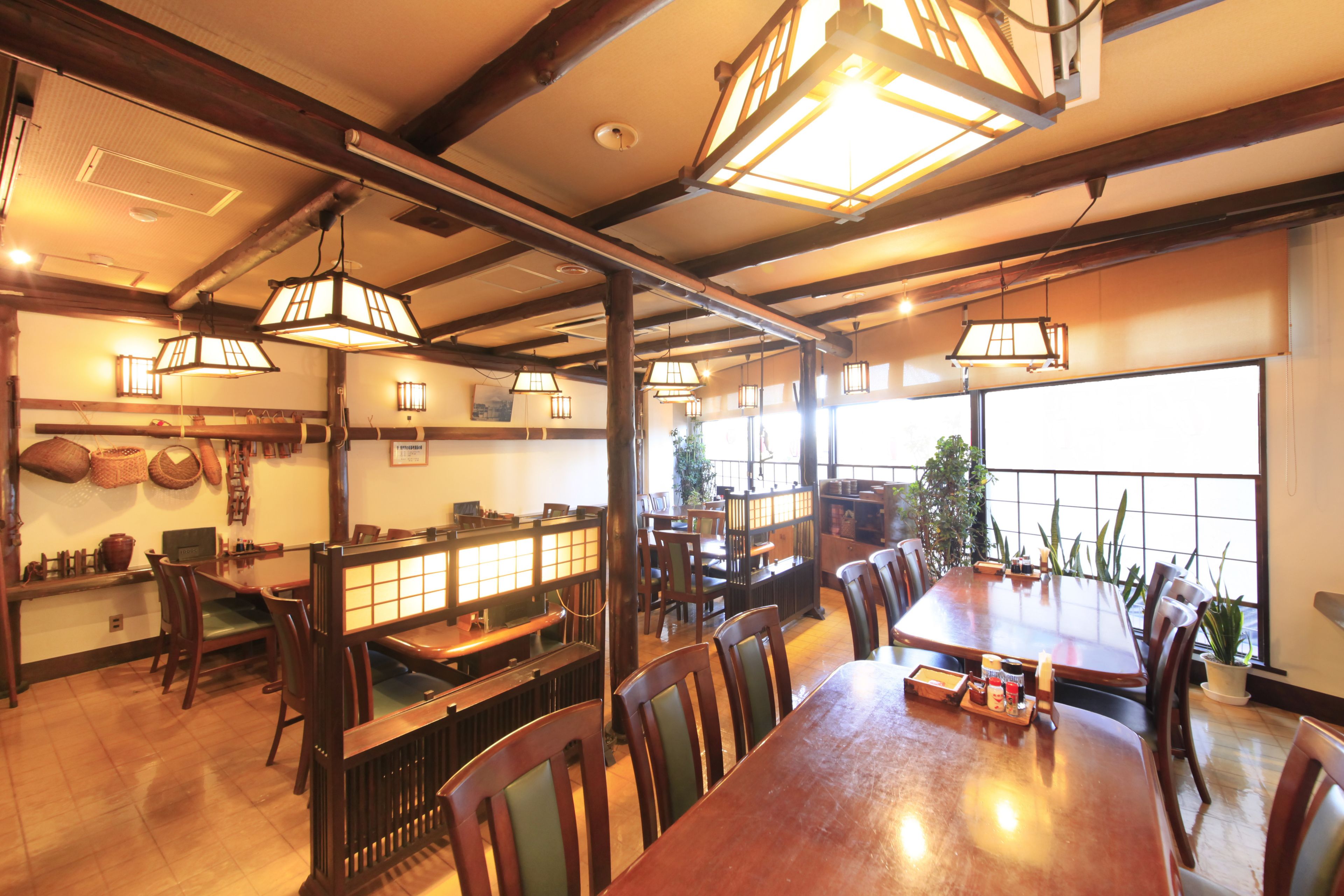 Lunch and dinner served